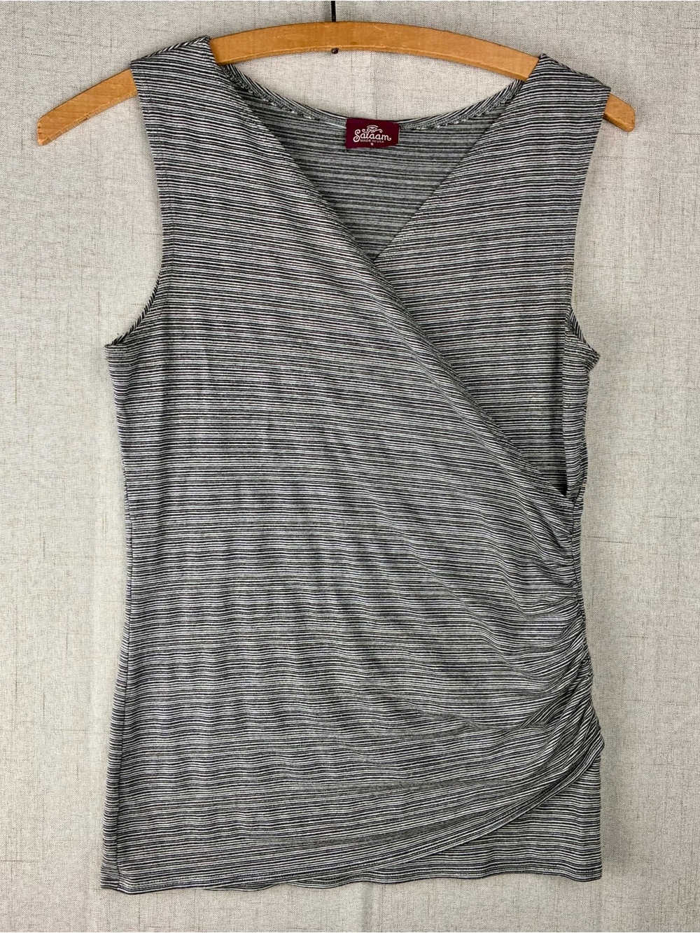 Salaam Gray Sleeveless Top S Soft Wrap-Style Pinstripe V-Neck Stretch Femme USA